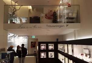belettering balkon Strego Juweliers Almere Stad trouwringen